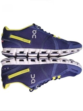On Cloudflyer Running Shoes size 7.5